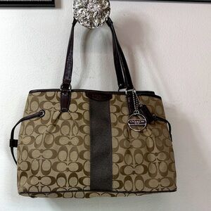 (X2) Coach, Brown shoulder bag with signature founded in 1941